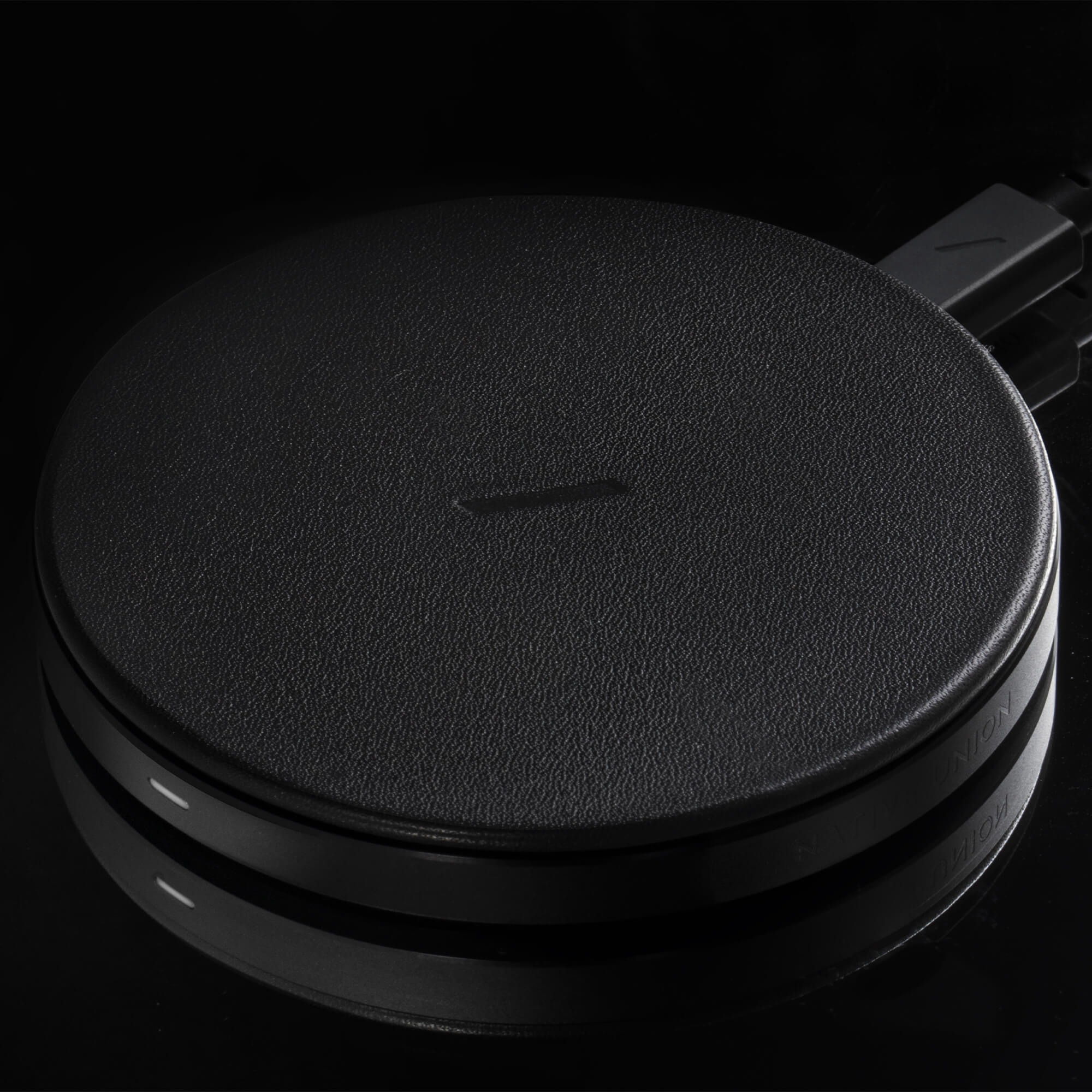 Native Union - Drop Classic Leather Wireless Charger #color_black